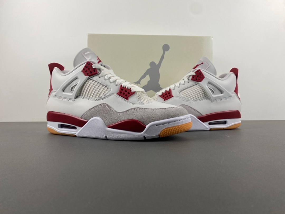 SB Varsity Red AJ4 photo 5