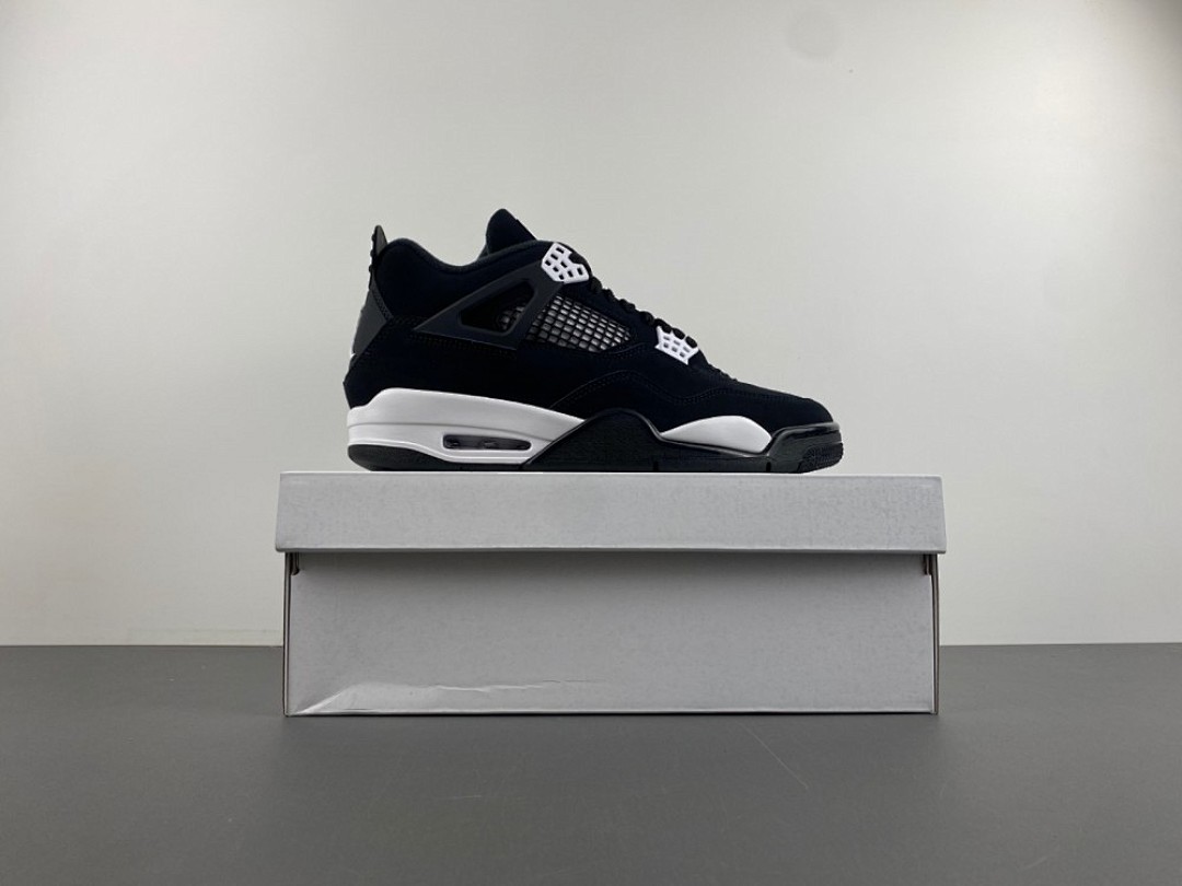 White Thunder AJ4 photo 1